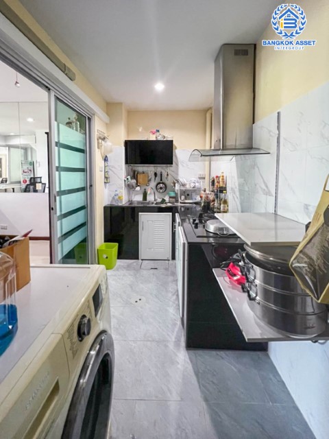 *****ทาวน์โฮมมือสองย่านกรุงเทพมหานคร ม.สุขาภิบาล5 สุขาภิบาล เนื้อที่ 18 ตร.ว. ฟังก์ชัน 2 ห้องนอน 3 ห้องน้ำ 2 ที่จอดรถ ออฟฟิศทำเลดี เดินทางสะดวก ตั้งอยู่บนถ.สุขาภิบาล 5 ใกล้รถไฟฟ้าสายสีเขียว "สถานีสายหยุด" ราคาสุดคุ้ม!